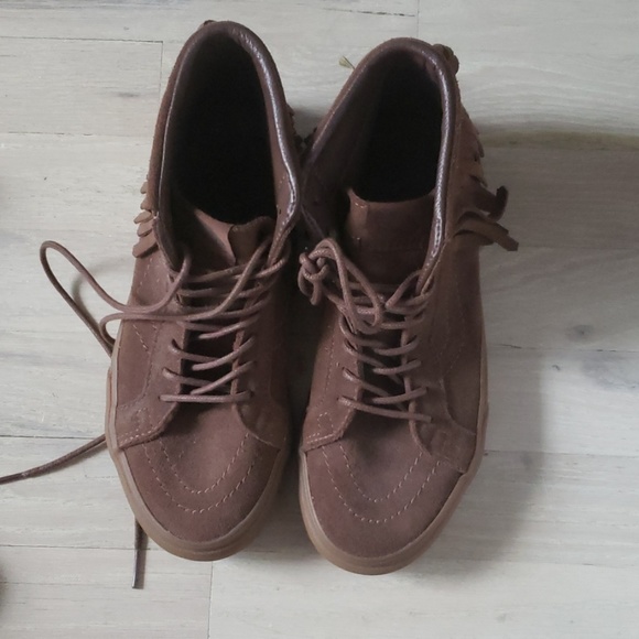 Van's - Picture 1 of 2